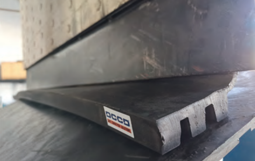 全橡膠防溢裙板粉末物料專用選型